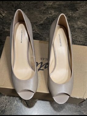 Liz Claiborne Taupe Peep-Toe Pumps #1294